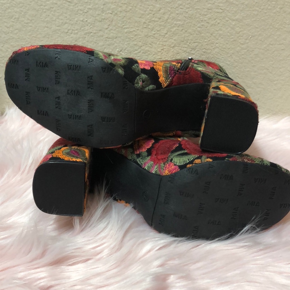 NWT Mia Floral embroidered boot black various size - Picture 5 of 7